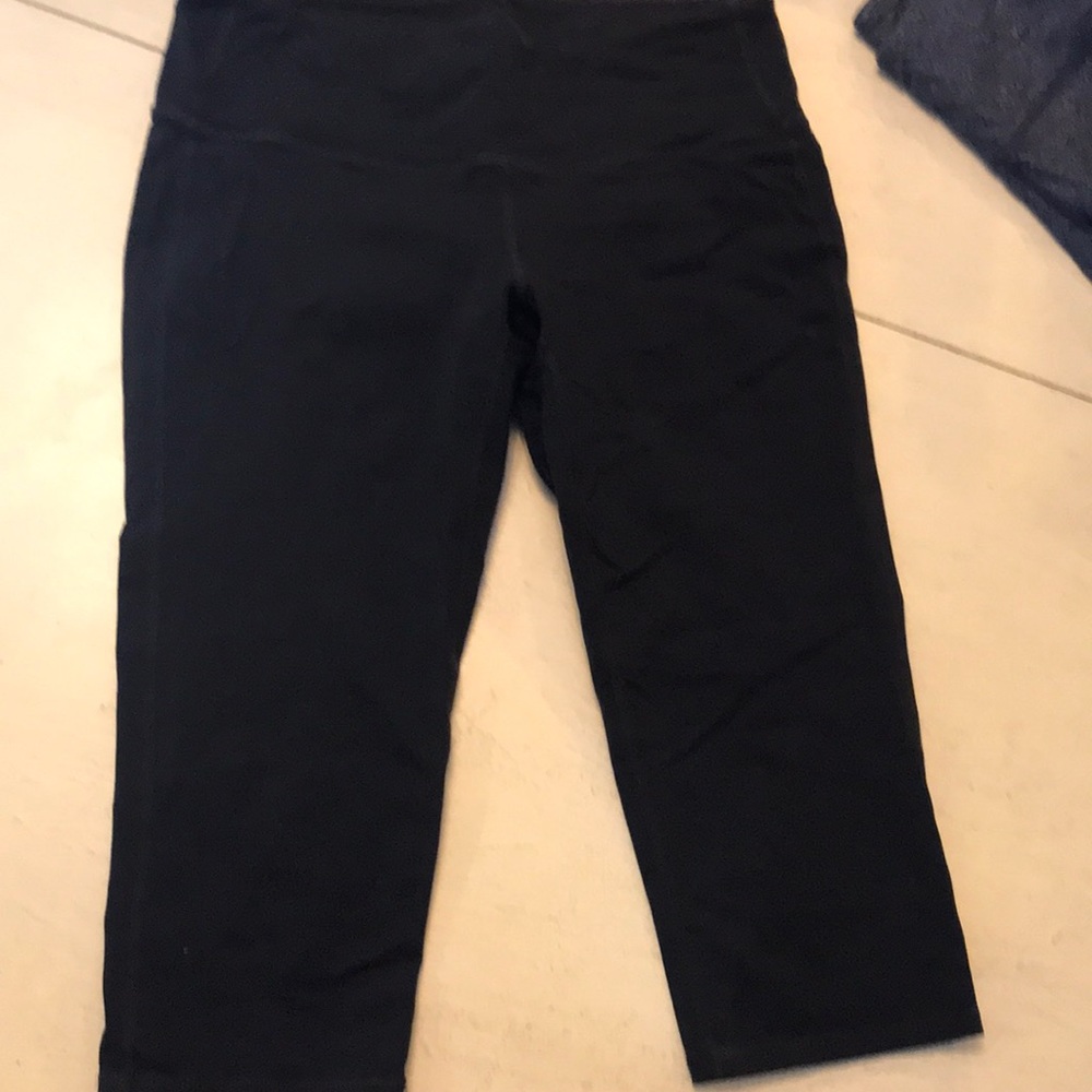 Black athleta capris! Size small!